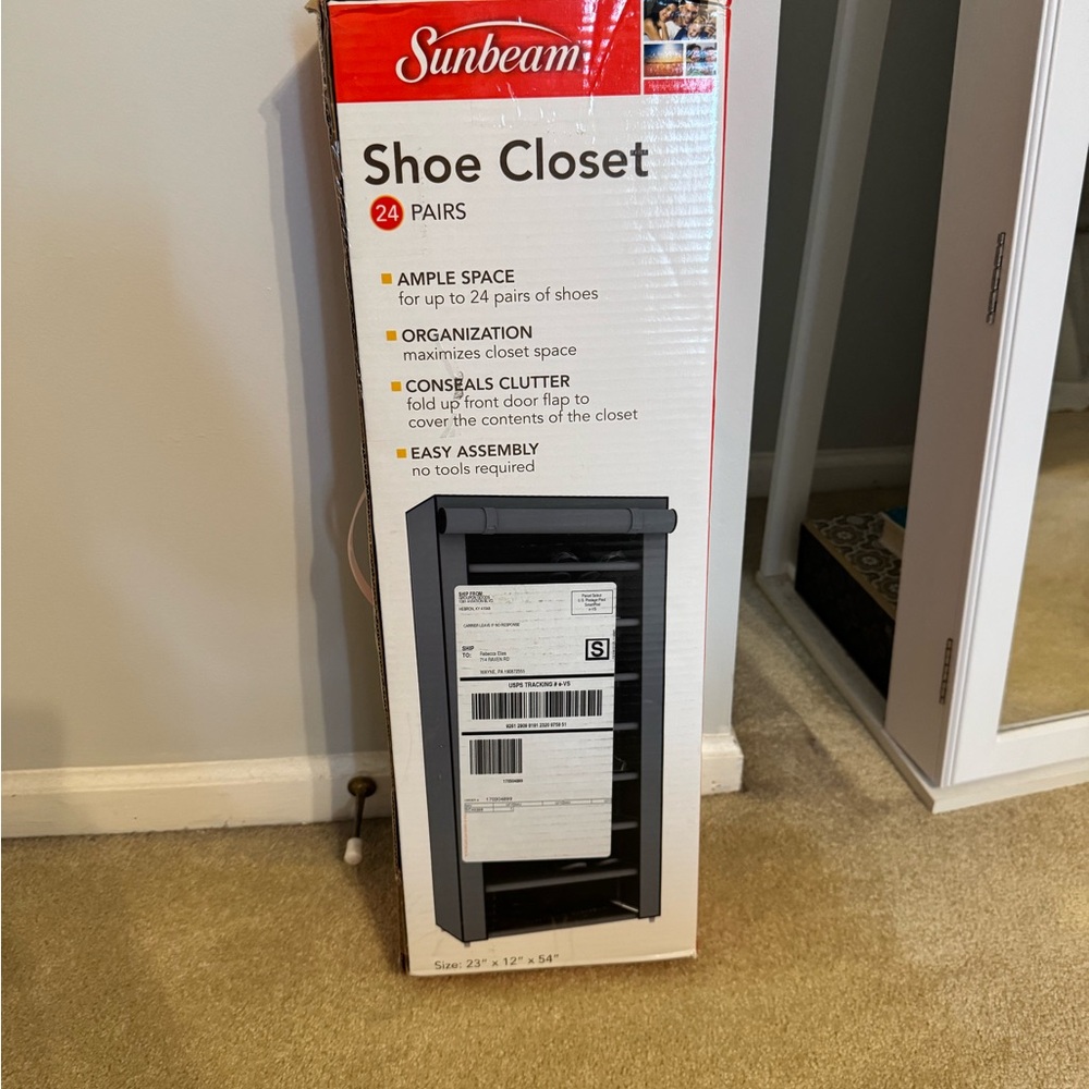 Sunbeam Shoe Closet in Red and Black